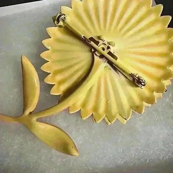 Vintage Apricot Enameled Floral Stem Brooch, Carnation 1940's-1960's - Picture 2 of 2